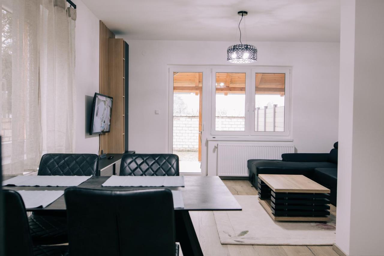 Tulip Guest House Ii. ปาลิช ภายนอก รูปภาพ